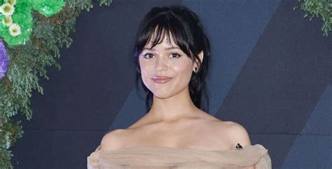 Jenna Ortega Puts a Beetlejuice Spin on Naked Dressing in。